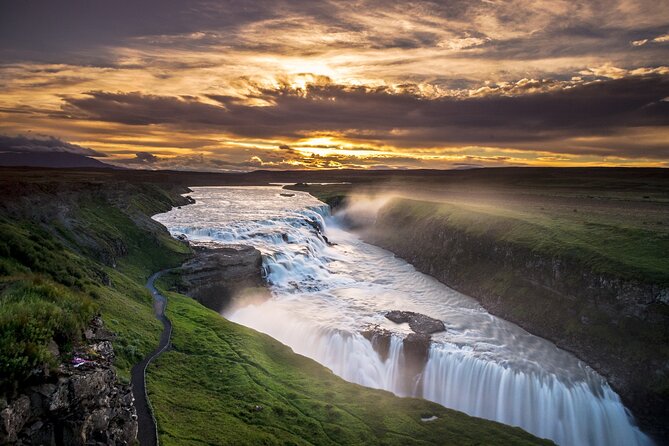 Unforgettable 5-Day Iceland Stopover Tour - South coast day: Seljalandsfoss, Skógafoss, Reynisfjara, and Vík í Mýrdal