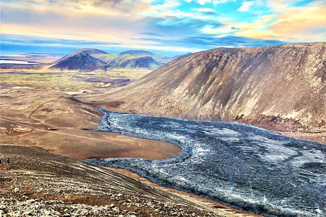 Volcano Eruption Site Hike from Reykjavik - Guides, group size, and how the day stays organized